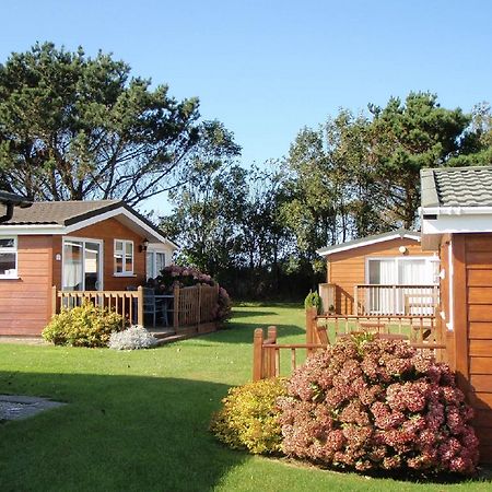 Chalets & Lodges At Atlantic Bays Holiday Park Padstow Kültér fotó